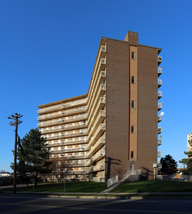 Rita Court in Hamilton, ON - Building Photo - Building Photo