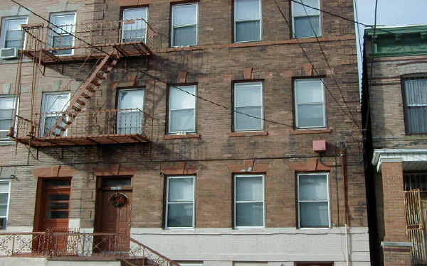 6123 Palisade Ave in West New York, NJ - Building Photo - Building Photo