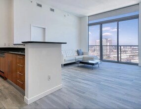 335 S Biscayne Blvd, Unit LPH08 in Miami, FL - Foto de edificio - Building Photo