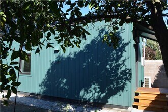 17126 Sandra Lee Ln in Huntington Beach, CA - Foto de edificio - Building Photo