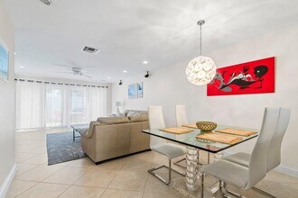842 SE 19th Ave in Deerfield Beach, FL - Building Photo - Building Photo