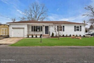 60 Birch St in Beachwood, NJ - Building Photo