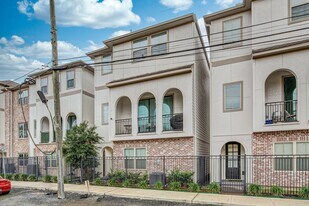 5230 Schuler St in Houston, TX - Building Photo