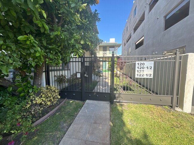 property at 122 N Orlando Ave