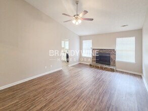 2525 Hallie Mill Rd in College Park, GA - Building Photo - Building Photo