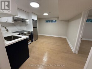 117 Sherwood Forest Dr in Markham, ON - Building Photo - Building Photo