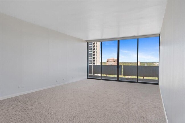 2575 Peachtree Rd NE in Atlanta, GA - Foto de edificio - Building Photo