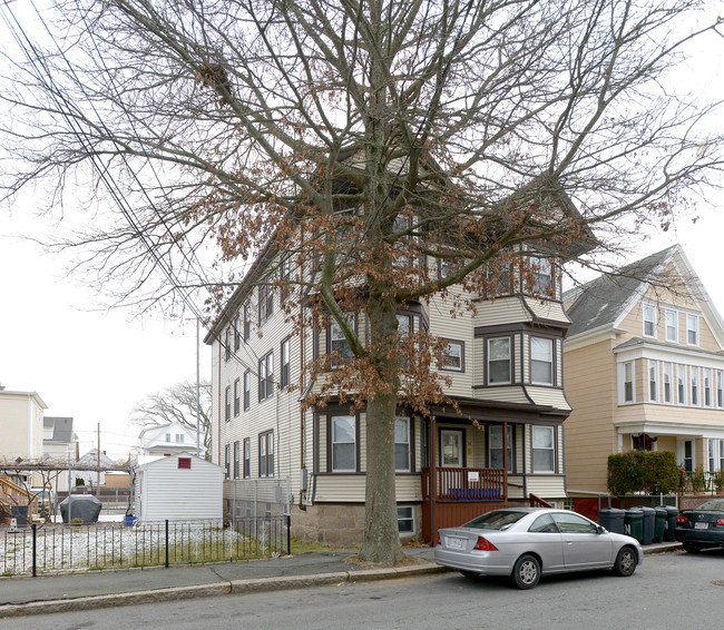 28 Hall St in New Bedford, MA - Building Photo - Building Photo