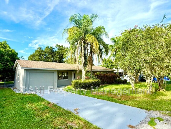 property at 729 E Grove Pl