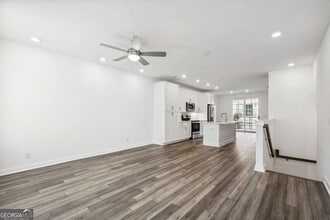 432 Burton Dr in Alpharetta, GA - Foto de edificio - Building Photo