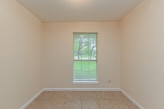 18610 Anne Dr in Houston, TX - Foto de edificio - Building Photo