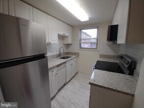 2036 N Woodrow St-Unit -6 in Arlington, VA - Foto de edificio - Building Photo