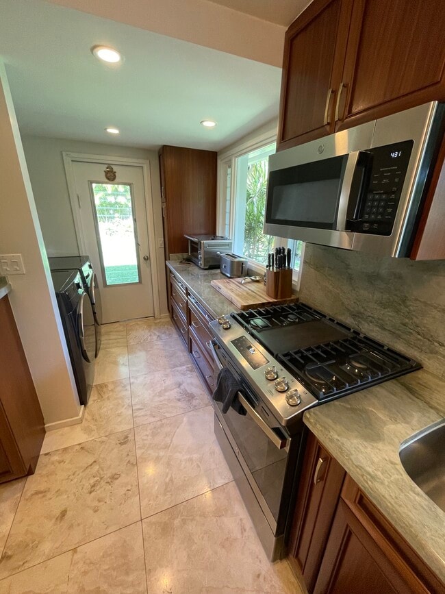 456 Portlock Rd in Honolulu, HI - Building Photo - Building Photo