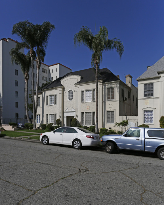 929 S Serrano Ave in Los Angeles, CA - Building Photo