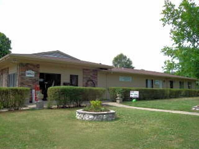 Pebble Creek Apartments in Henderson, KY - Building Photo