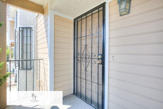 111 N Moore Ave in Monterey Park, CA - Building Photo - Building Photo