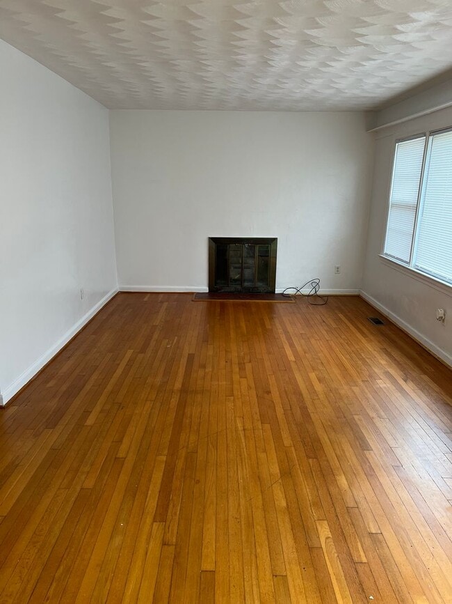 11 Markham Dr in Hampton, VA - Building Photo - Building Photo