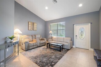 825 SE 5th Pl in Cape Coral, FL - Building Photo - Building Photo