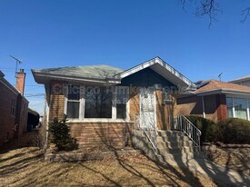 2810 W 83rd St in Chicago, IL - Building Photo