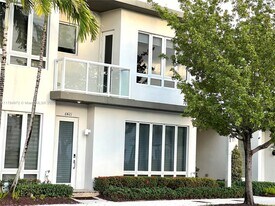 6421 NW 104th Path in Medley, FL - Building Photo