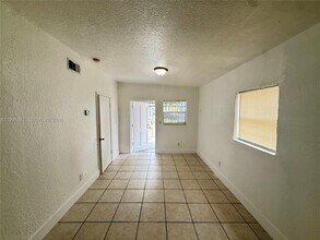 1345 NW 55th St in Miami, FL - Building Photo - Building Photo