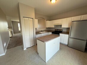1624 Fieldstone Dr N in Shorewood, IL - Building Photo - Building Photo