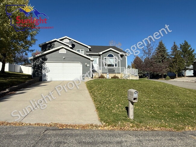 property at 3305 Glenfinnan Rd