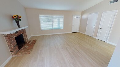 89 Los Vientos Dr in Thousand Oaks, CA - Building Photo - Building Photo