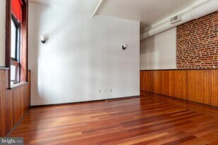 35 S 13th St in Philadelphia, PA - Building Photo