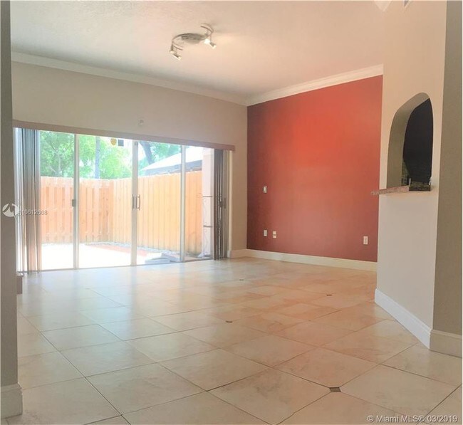 10101 SW 154th Cir Ct in Miami, FL - Foto de edificio - Building Photo