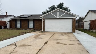 230 Green Canyon Dr in Mesquite, TX - Building Photo