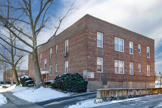 70-80 Gibson Blvd in Valley Stream, NY - Foto de edificio - Primary Photo