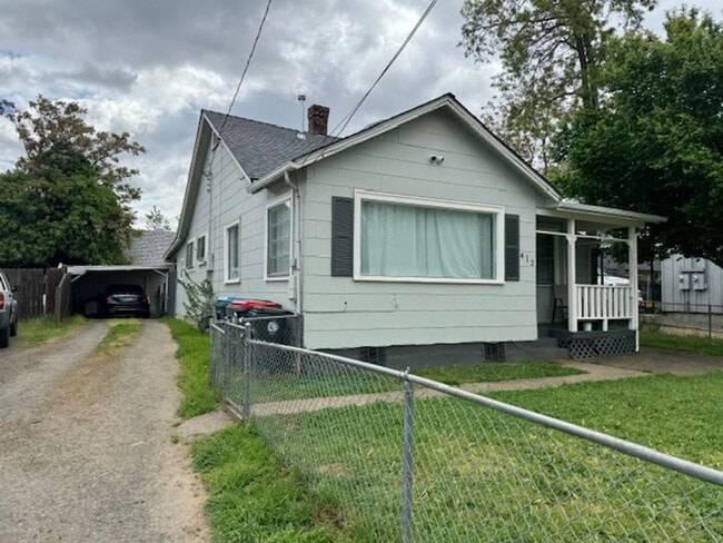 412 Western Ave in Medford, OR - Building Photo - Building Photo