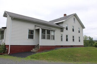 18 Turnpike Rd in Turners Falls, MA - Building Photo - Building Photo