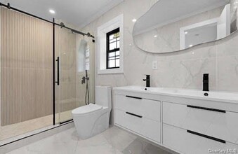 249-17 147th Rd in Queens, NY - Building Photo - Building Photo