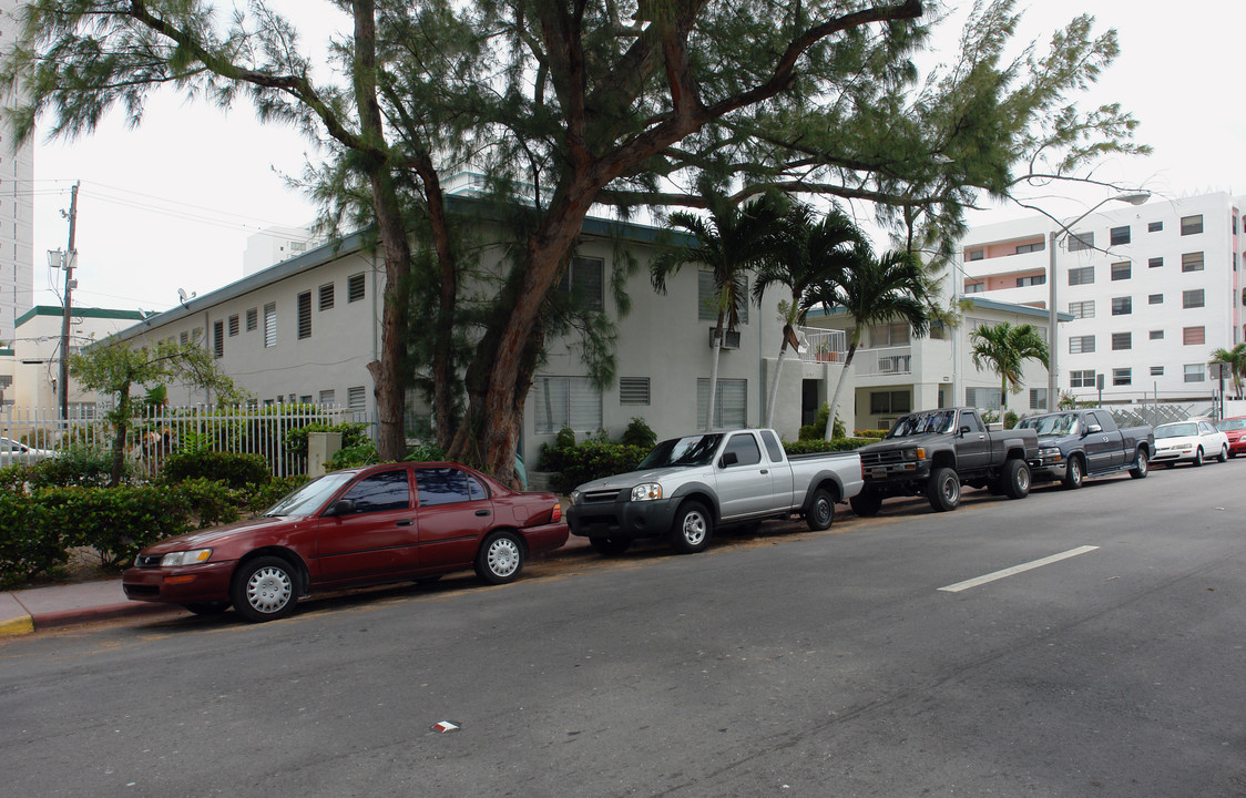 6755-6765 Harding Ave in Miami Beach, FL - Building Photo