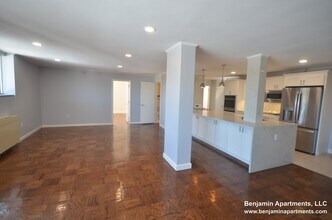 77 Monmouth St, Unit 1 in Brookline, MA - Building Photo - Building Photo