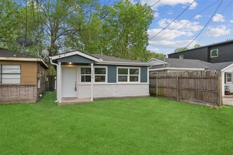 4630 Clover St in Houston, TX - Building Photo - Building Photo