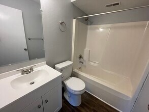 356 Stone Creek Dr in Goshen, IN - Building Photo - Building Photo