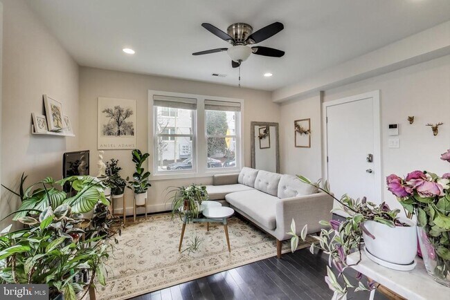 426 18th St NE-Unit -2 in Washington, DC - Foto de edificio - Building Photo