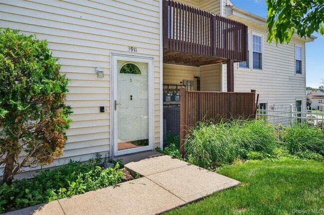 3911 Whispering Hills Dr in Chester, NY - Building Photo - Building Photo