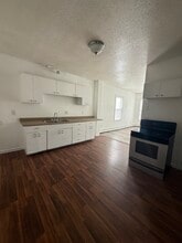 149 2nd Ave, Unit Second floor in Woonsocket, RI - Foto de edificio - Building Photo