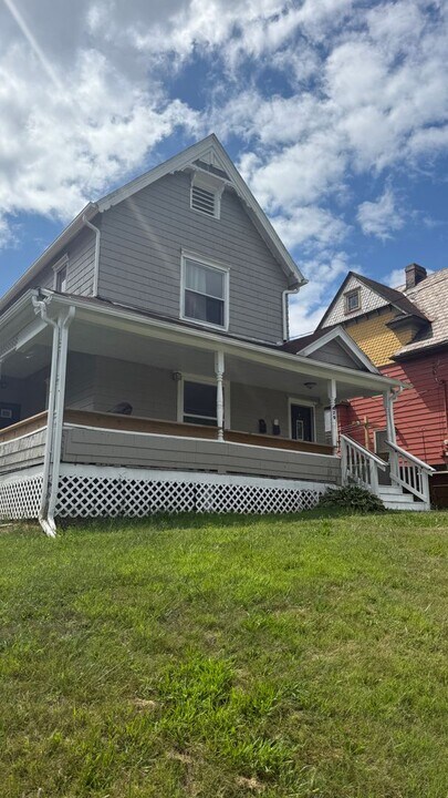 479 B St in Sharon, PA - Building Photo