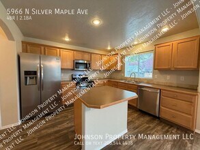5966 N Silver Maple Ave in Meridian, ID - Building Photo - Building Photo
