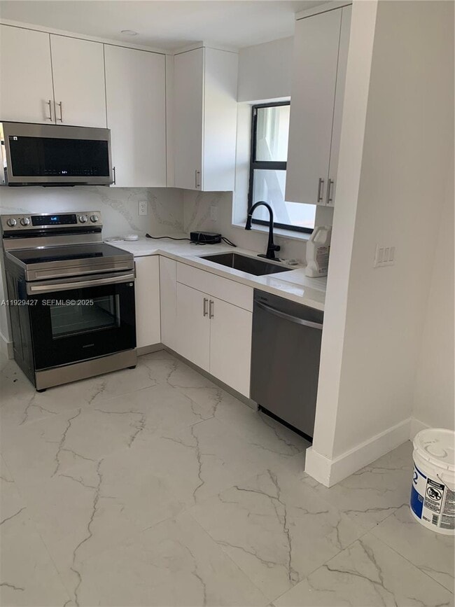 14301 SW 105th Ave in Miami, FL - Building Photo - Building Photo