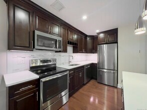 11 S Main St in West Hartford, CT - Building Photo - Building Photo