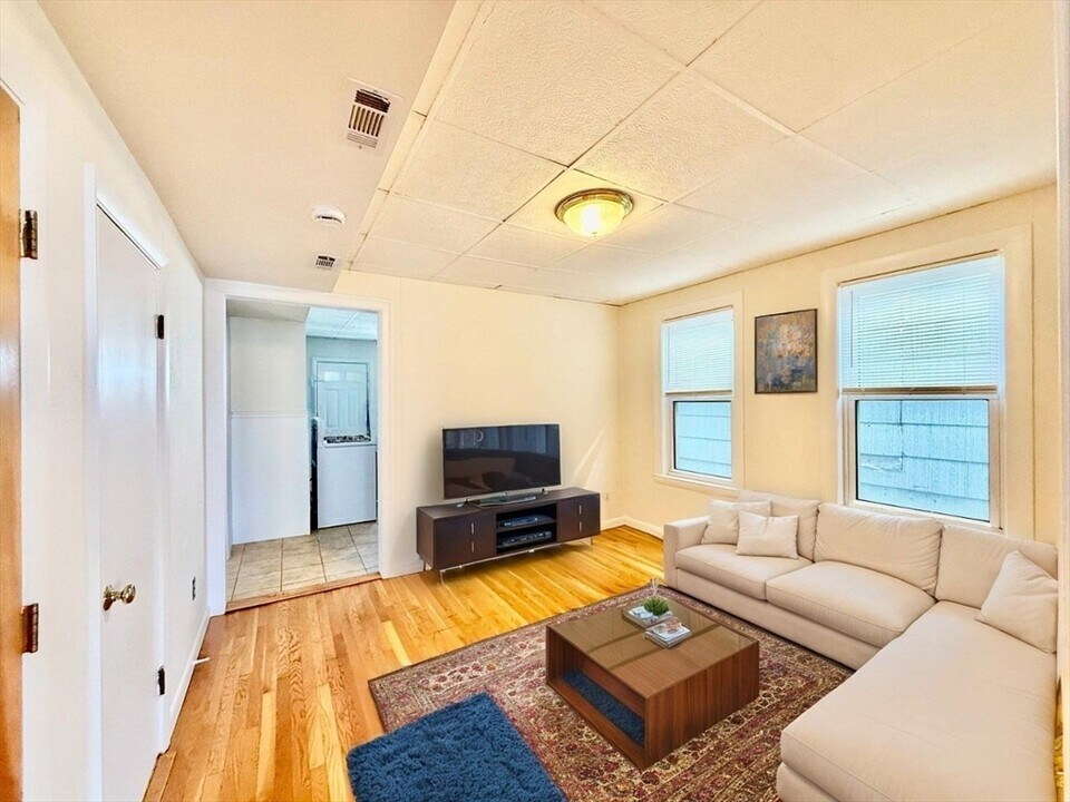 724 Cambridge St-Unit -3 in Cambridge, MA - Building Photo
