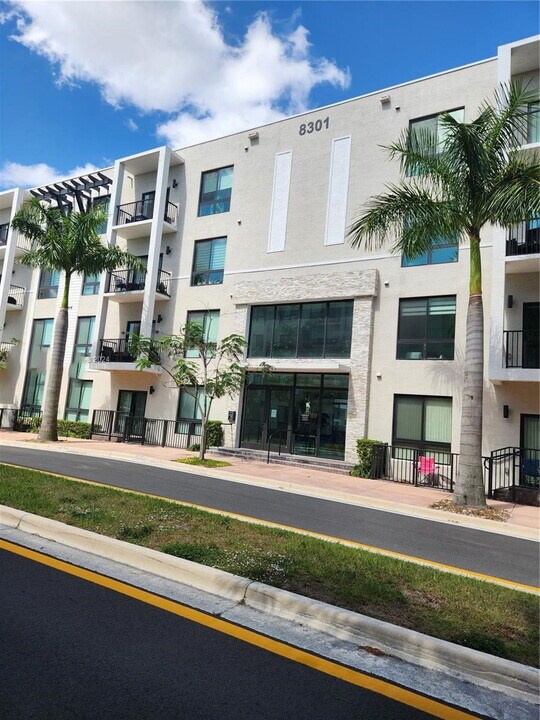 8301 NW 41st St in Doral, FL - Building Photo