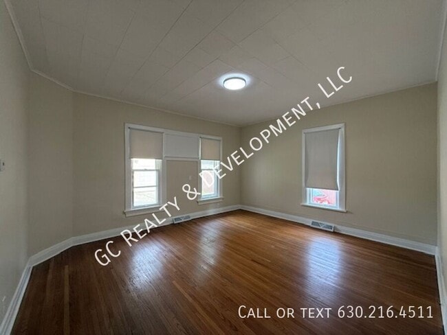 158 N Liberty St in Elgin, IL - Foto de edificio - Building Photo