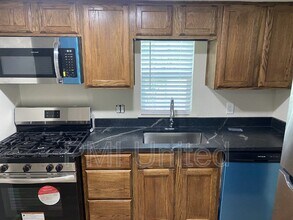 1100 E Hickory St in Denton, TX - Building Photo - Building Photo